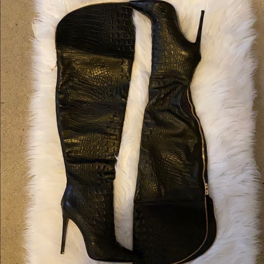 Jennifer Le Caiman ll in Black size 40
